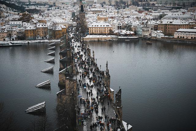 sněhem pokrytá Praha